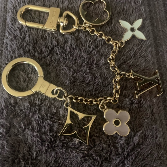 Brand new Louis Vuitton Fluer de Monogram Bag Charm - Picture 2 of 5